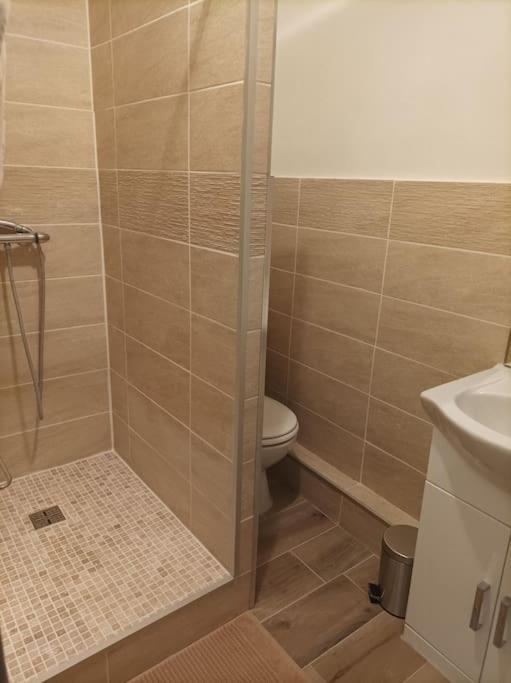 Studio Meuble Climatise Avec Terrasse Draguignan Eksteriør billede